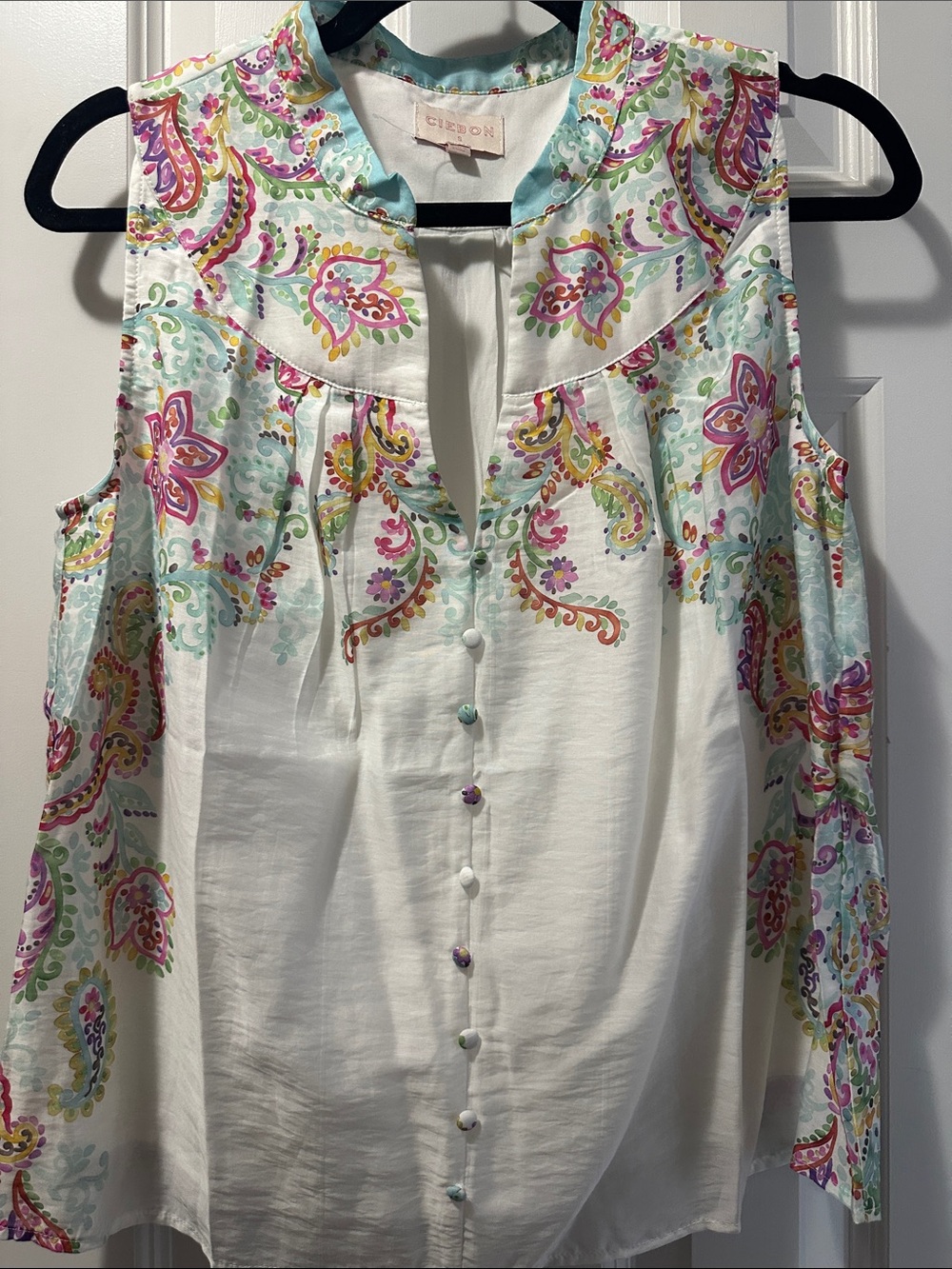 Cidron White Sleeveless Paisley-Print Button Front Blouse